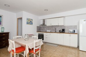 Apartment | Private kitchen - Great Villa in Prime Location (Porreres)