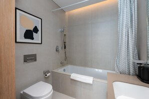 Bathroom - Beachfront 1BR Jumeirah Gate Tower 1 (Dubai)