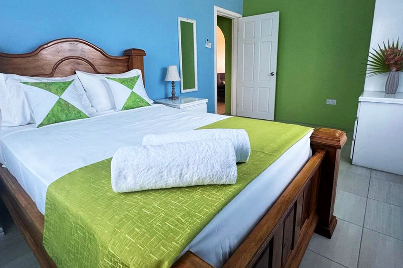 Escrivaninha, espaço de trabalho para notebook, Wi-Fi de cortesia