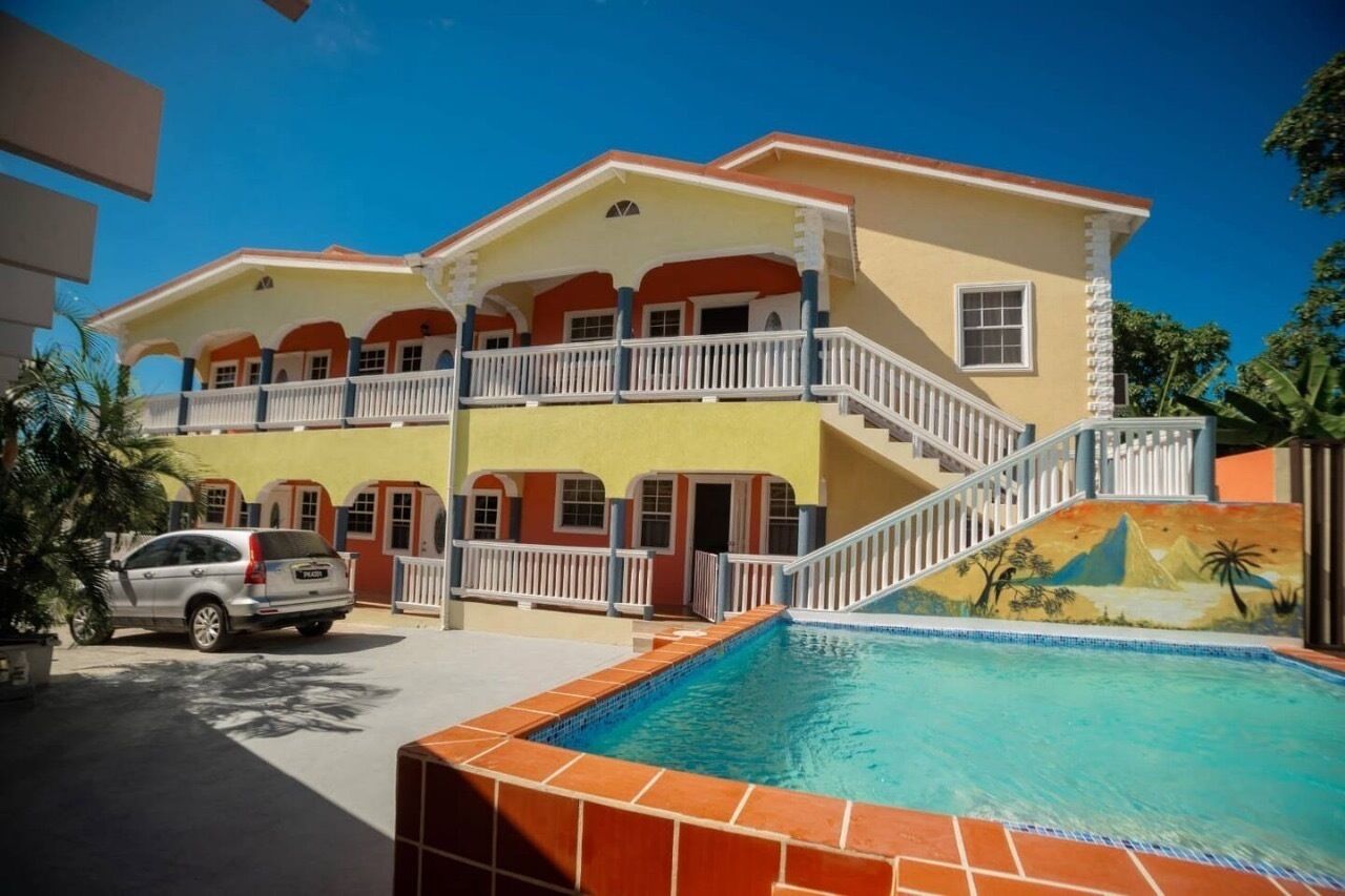 Fachada de la propiedad