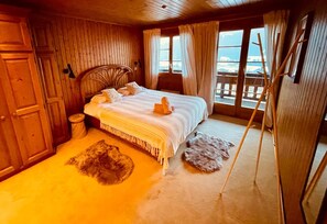 3 bedrooms, desk, iron/ironing board, WiFi