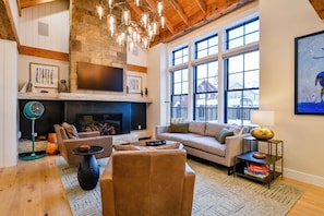 Smart TV, fireplace
