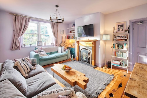 Host & Stay | Lilac Cottage