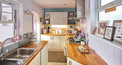 Host & Stay | Lilac Cottage
