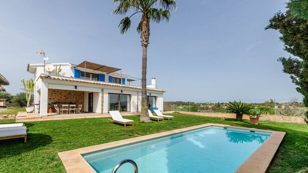 Villa | Pool | Indendørs pool, udendørs pool