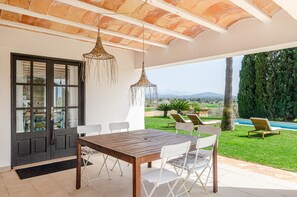 Vila | Tempat makan outdoor