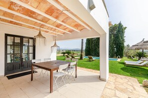 Vila | Tempat makan outdoor
