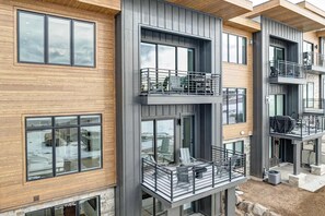 Exterior - NEW! Breathtaking Views from Every Room/Fireplace (Hideout)