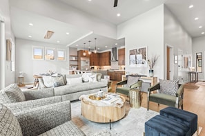TV, fireplace, offices - NEW! Breathtaking Views from Every Room/Fireplace (Hideout)