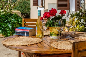 Villa | Outdoor dining - Villa in Serene Location (Felanitx)