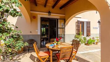 Vila | Tempat makan outdoor