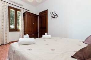 Villa | 3 bedrooms, individually furnished, iron/ironing board - Villa in Serene Location (Felanitx)