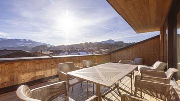 Apartment | Outdoor dining
