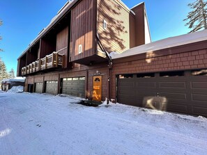 Exterior - Cozy Cabin for 6, Near Canyon Lodge + Slopes! (Mammoth Lakes)