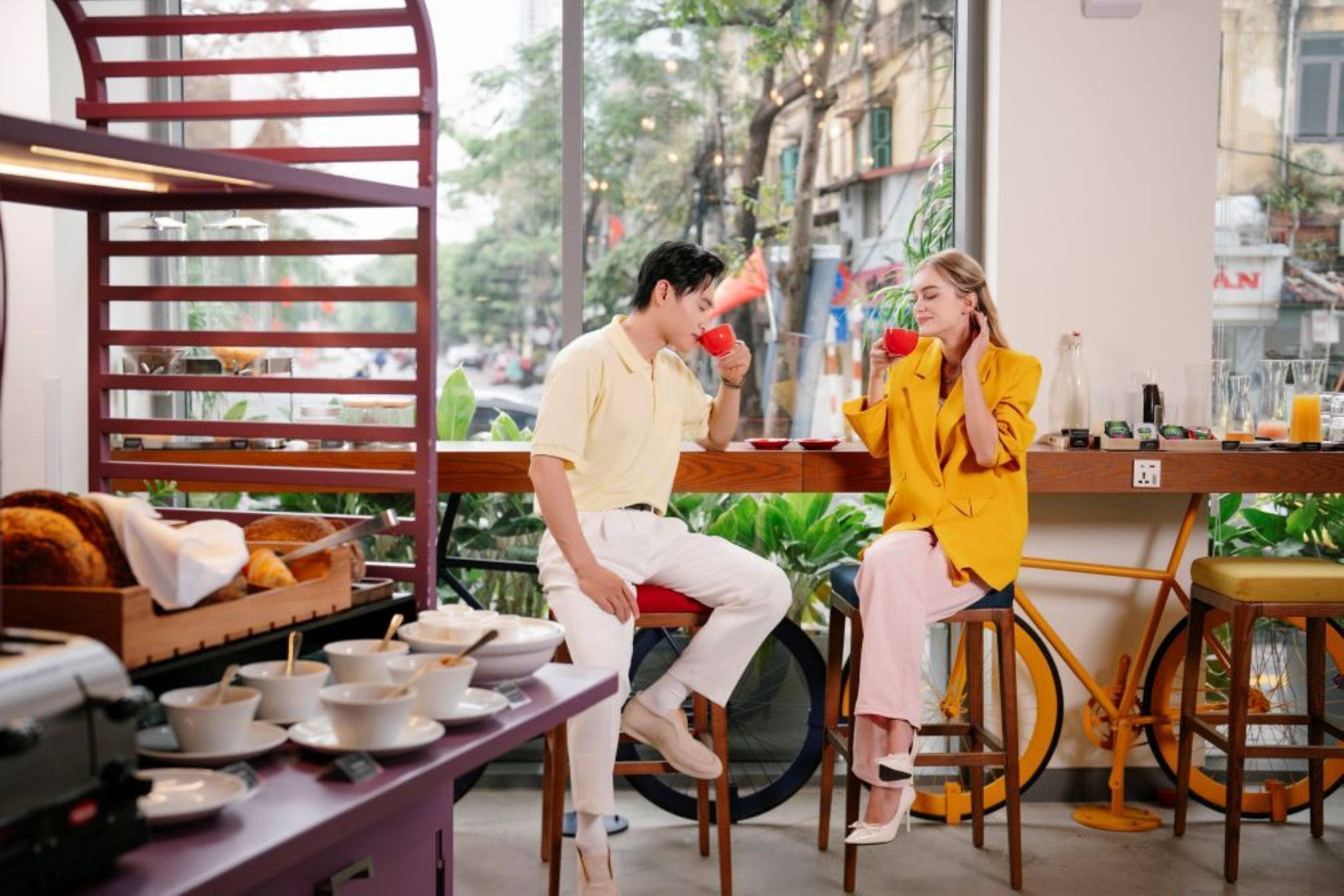 A café with a wooden counter, stools, and a bicycle wheel as a decorative element.