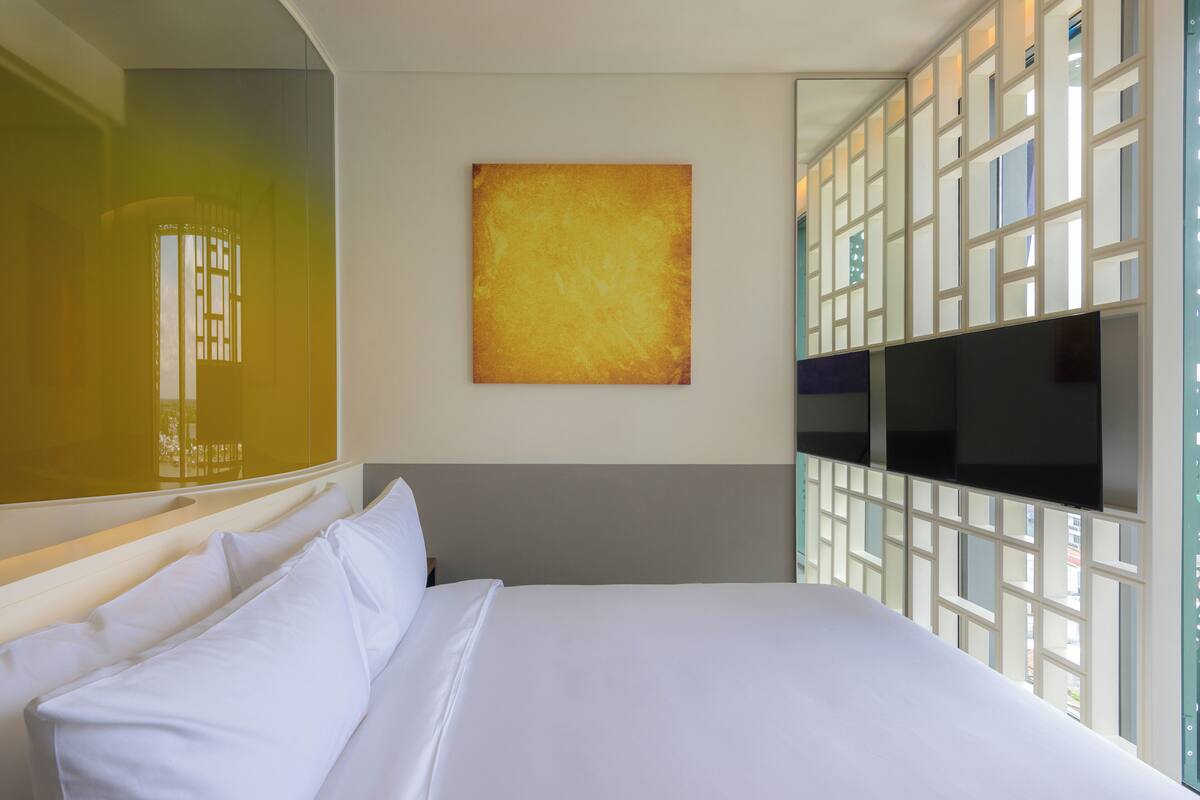 Habitación, 1 cama de matrimonio, vistas a la ciudad | Ropa de cama de alta calidad, edredones de plumas, minibar y caja fuerte