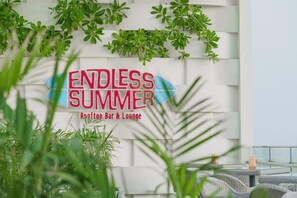 Bar (on property) - Wink Hai Phong Centre, Unscripted by Hyatt - 24 Hours stay (Hai Phong)