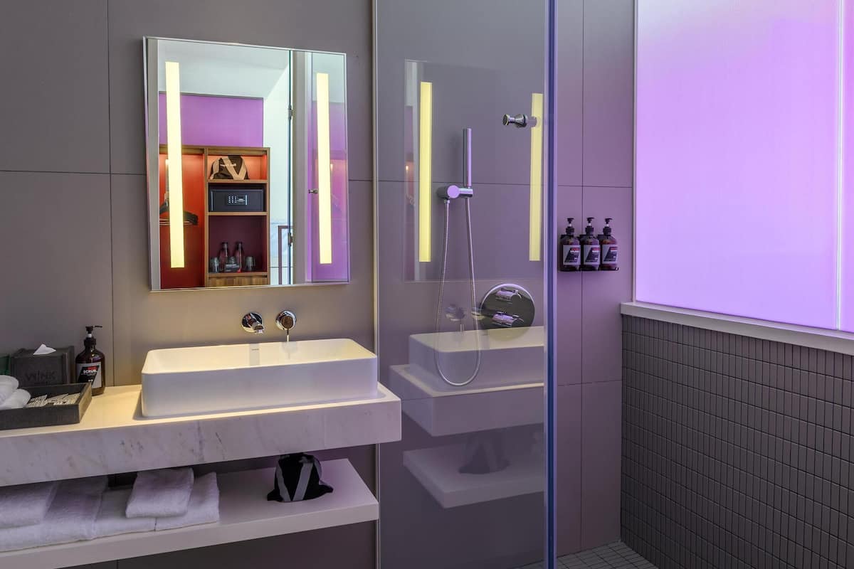 Suite, 1 King Bed, City View | Bathroom