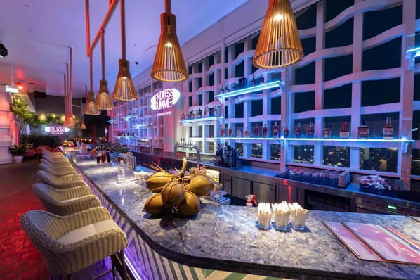 Bar (on property) - WINK HOTEL HAI PHONG, Unscripted by Hyatt - 24 hours stay (Hai Phong)