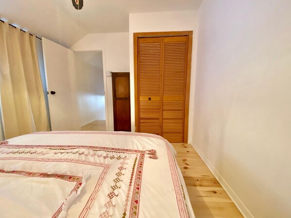 2 bedrooms, WiFi, bed sheets