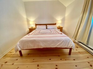 2 bedrooms, WiFi, bed sheets - Rustic cottage for parties and skiing (Sainte-Adèle)