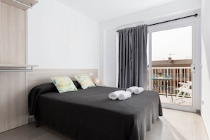 2 chambres, fer et planche à repasser