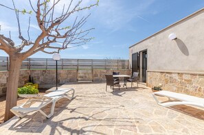 Villa | Outdoor dining