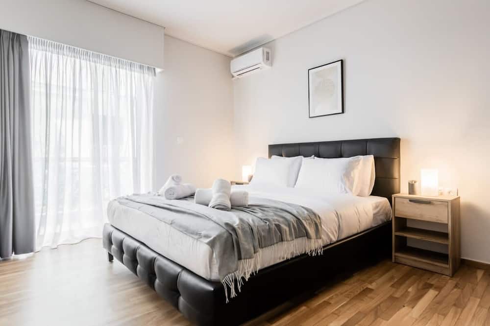 Spacious and Sunlit Seaside Flat