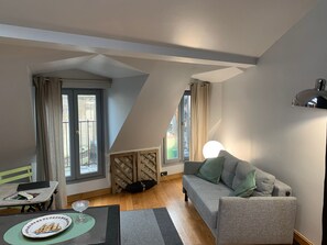 Smart TV, books, printers - Paris in the Sky: very central, balcony, nice view, sun, air-conditioning, elevator (Paris)