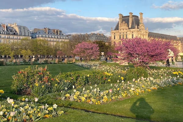 L'appartement est à 5 minutes à pied du Louvre et du jardin des Tuileries