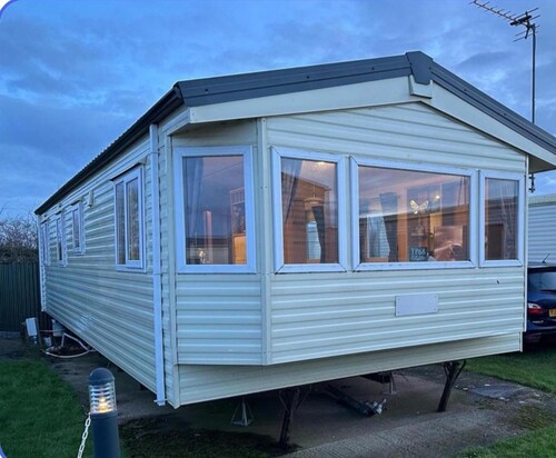 3 Bedroom Caravan - Sleeps 6, Pool & Garden