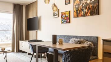 Apartment | Dining