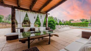 Vila | Tempat makan outdoor