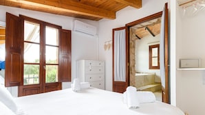 Villa | 3 bedrooms, iron/ironing board, individually furnished - Villa in Llucmajor With Swimming Pool (Llucmajor)
