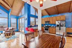 Fridge, microwave, dishwasher, coffee/tea maker - Welcome to Chaleur et Lumiere-the chalet of warmth and light! (Canaan Valley)