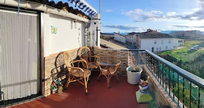 2bed Traditional Apt - Private Balcony - Fuenmayor