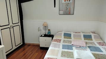 House | 2 bedrooms, free WiFi, bed sheets