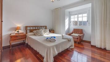 Cottage | 5 bedrooms, iron/ironing board