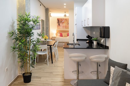 Sistema de insonorización y tabla de planchar con plancha . Oshun Plaza Castilla