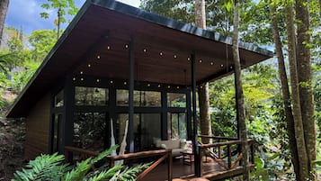 Cabane Premium, vue jardin | 1 chambre, décoration personnalisée, ameublement personnalisé