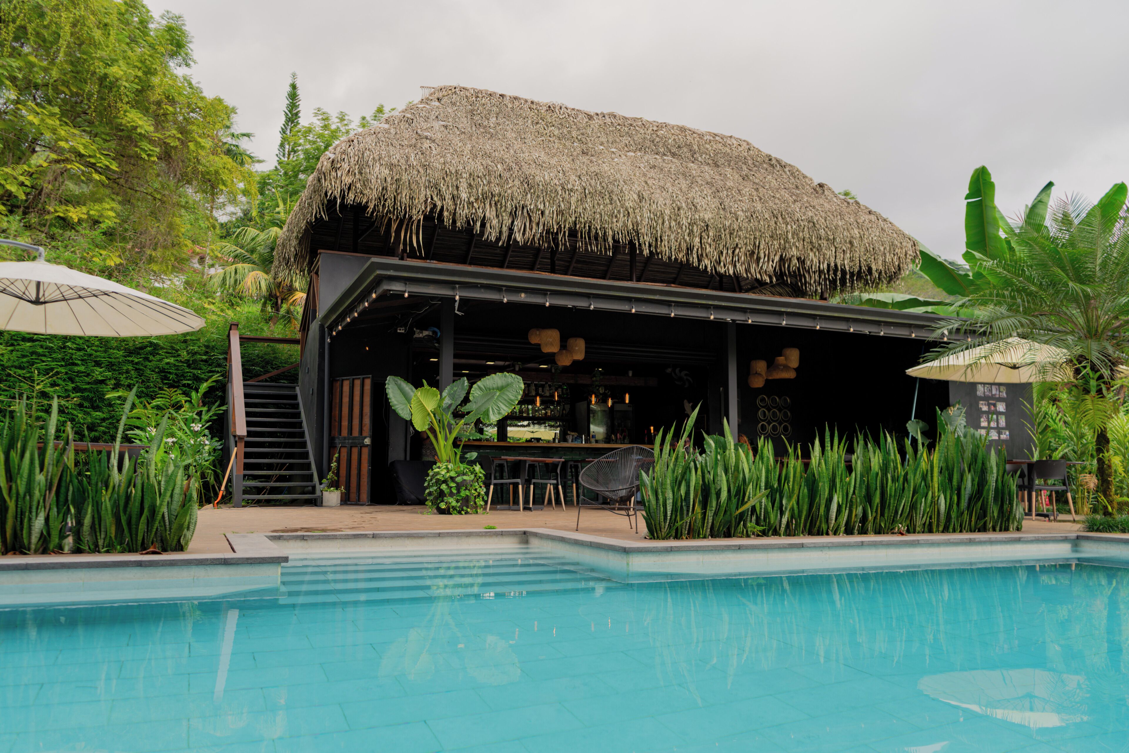 Utendørsbasseng og bassengparasoller