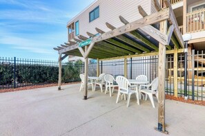 Outdoor dining - San A Bel 514- Oceanfront 2BR/2BA- Indoor Pool (North Myrtle Beach)