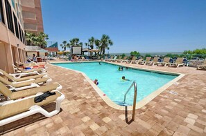Piscine couverte, piscine extérieure