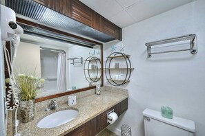 Hair dryer, towels - Sandcastle South 621- Oceanfront 1BR in Myrtle Beach (Myrtle Beach)