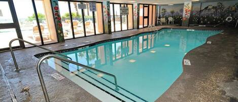 Inomhuspool och utomhuspool