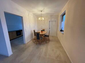 Dining - Cozy 2.5 room apartment between Munich and Augsburg (Althegnenberg)