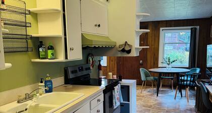 Charming 1-bedroom house near Fairhaven Bellingham with WiFi