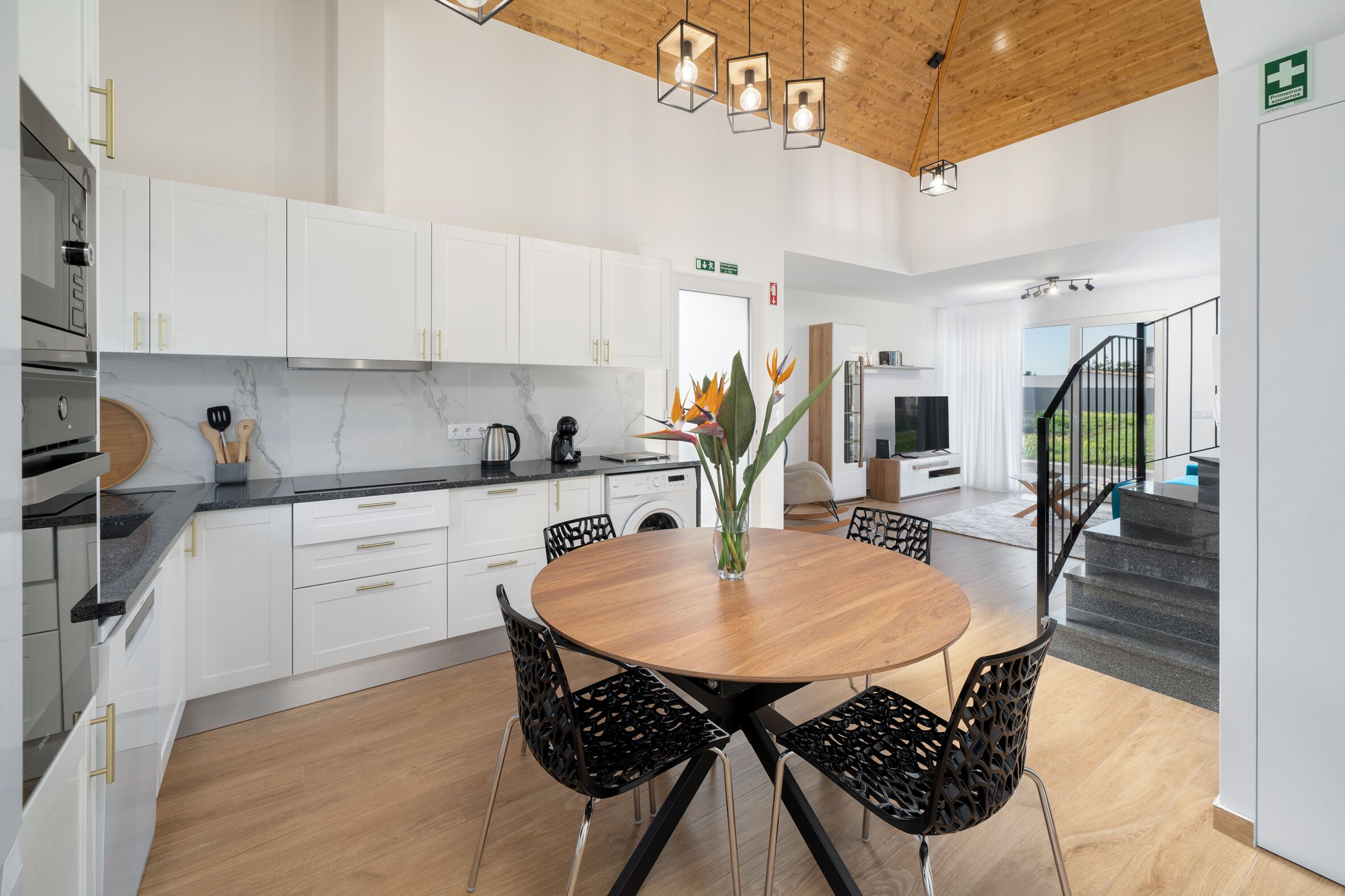 Réfrigérateur, micro-ondes, four, lave-vaisselle