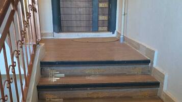 Check-in/check-out kiosk