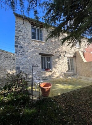 Outdoor dining - Country cottage  (Villiers-en-Désœuvre)